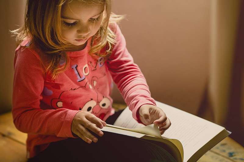 child reading-selfhelp tech