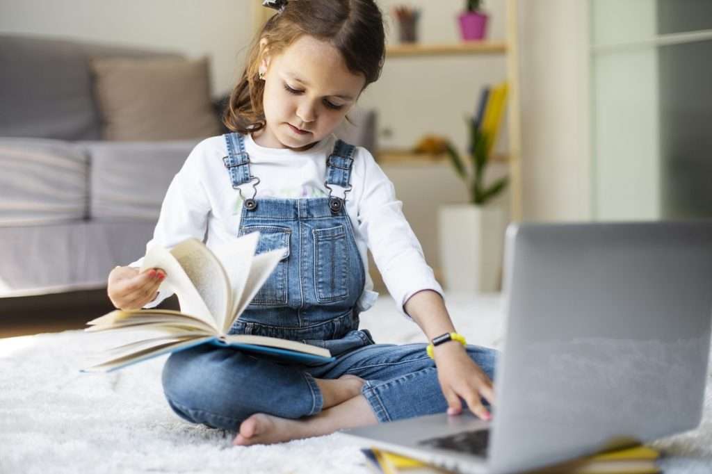 kid reading and-learning-selfhelp tech