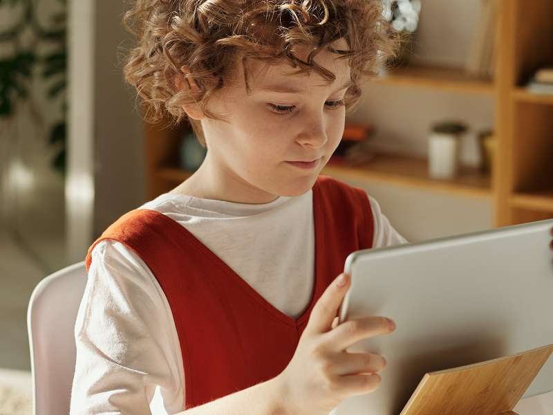kid using laptop selfhelp tech